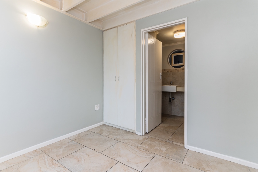 To Let 2 Bedroom Property for Rent in Green Point Western Cape